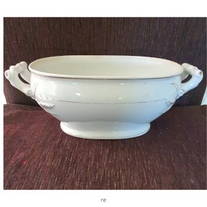 Sopéira de porcelana sem tampa - otima para floreira Ref 030