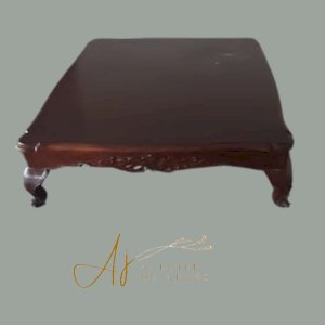 MESA DE CENTRO quadrada, antiga, em madeira nobre com entalhes