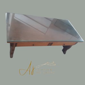 MESA DE CENTRO antiga, em madeira de lei, retangular. Com 2 gavetas