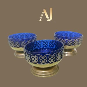 3 taças com vidro azul cobalto