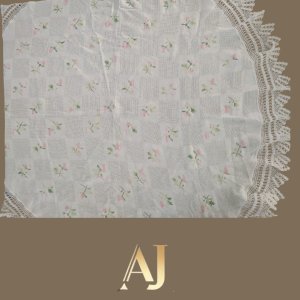 Toalha redonda com diâmetro de 1,60 de ponto cruz com bico de crochê 