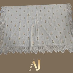 Toalha retangular (1,70x2,80) com ponto cruz e bico crochê - 