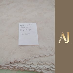 Conjunto de 3 toalhas de mesa  beges, grandes e 60 guardanapos