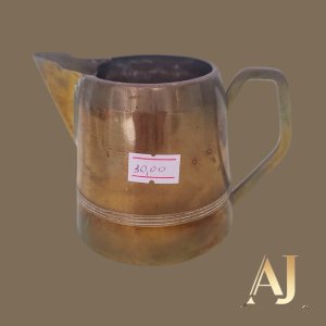 Mini leiteira com 8 cm de altura 