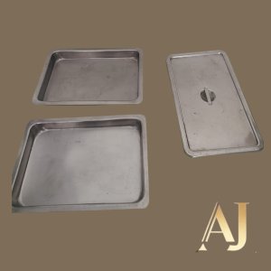 3 Travessas de Inox (uma com tampa)