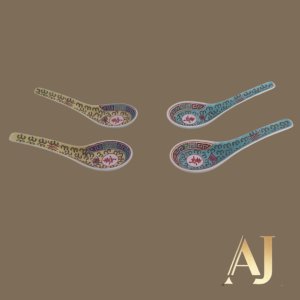 Conjunto com 4 colheres de sopa de porcelana chinesa 