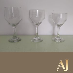 18 taças oara vinho (a do meio na foto)