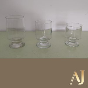 9 taças vidro por  (a do meio na foto)