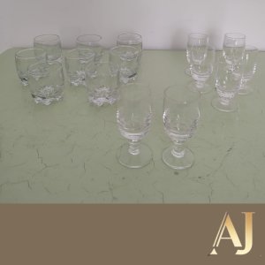 Conjunto com 15 copos e taças de cristal