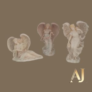 Conjunto com 3 Anjos Seraphin classics: Evangeline alt 12cm, Laurice alt 17cm e Rosalie alt 17cm. 