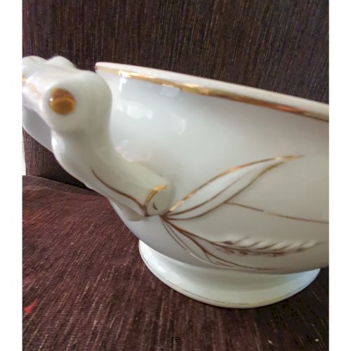 Sopéira de porcelana sem tampa - otima para floreira Ref 030