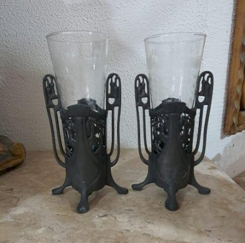 Par de Floreiros, medindo 20cm de altura 