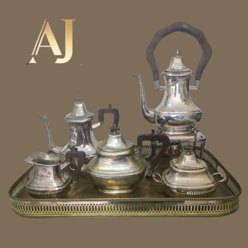 Bandeja, Samovar e conjunto de chá