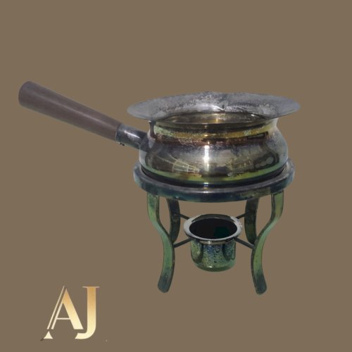 Réchaud para molho  com alça de madeira.