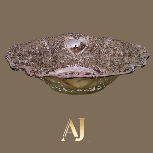 Cesta ou Fruteira  com banho de prata rendada nas bordas 