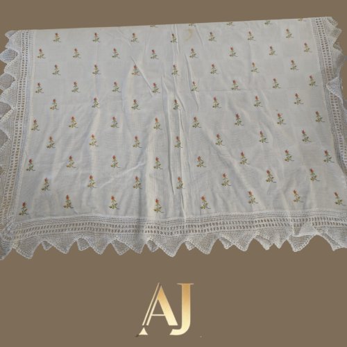 Toalha retangular (1,70x2,80) com ponto cruz e bico crochê - 