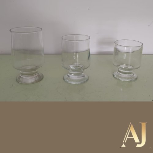 19 taças vidro (a menor na foto) 